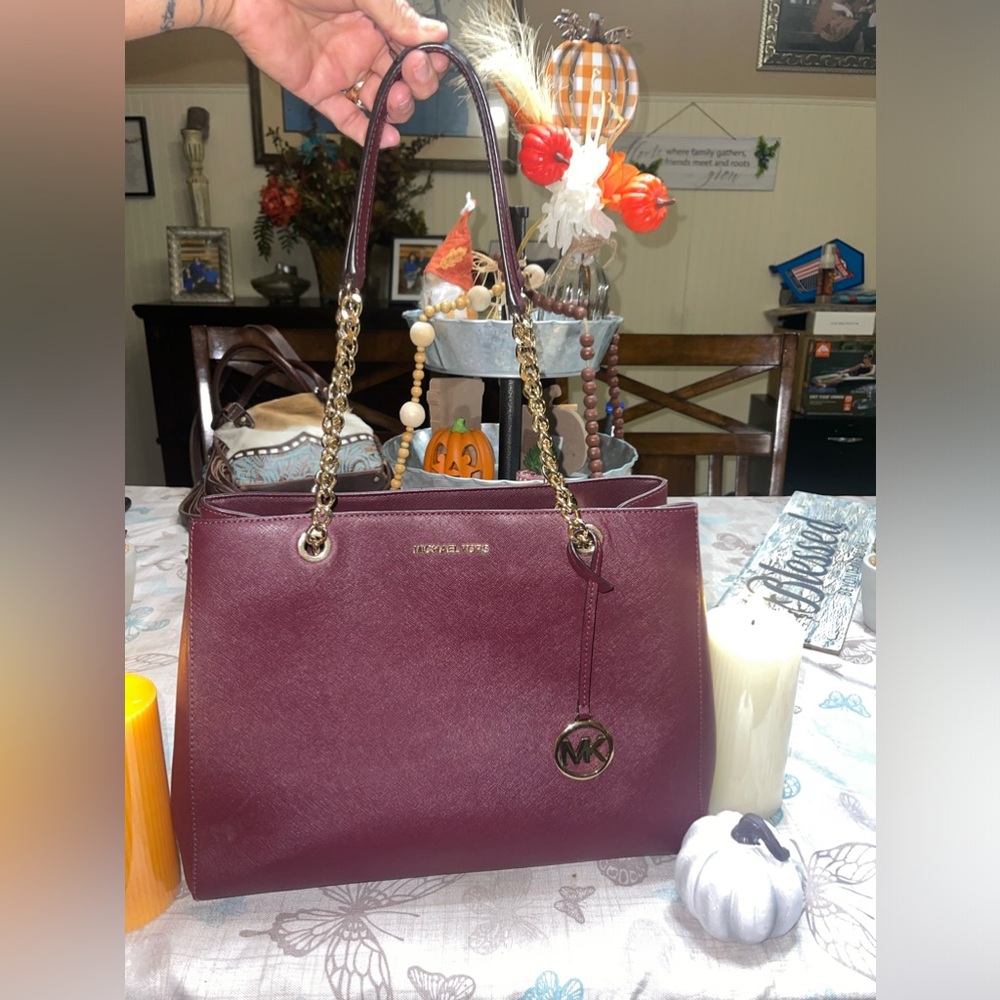Michael Kors Large Susannah EW Tote in Merlot Leather